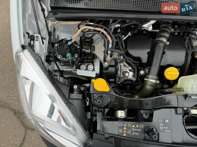 Белый Рено Кенгу, объемом двигателя 1.5 л и пробегом 71 тыс. км за 14700 $, фото 90 на Automoto.ua