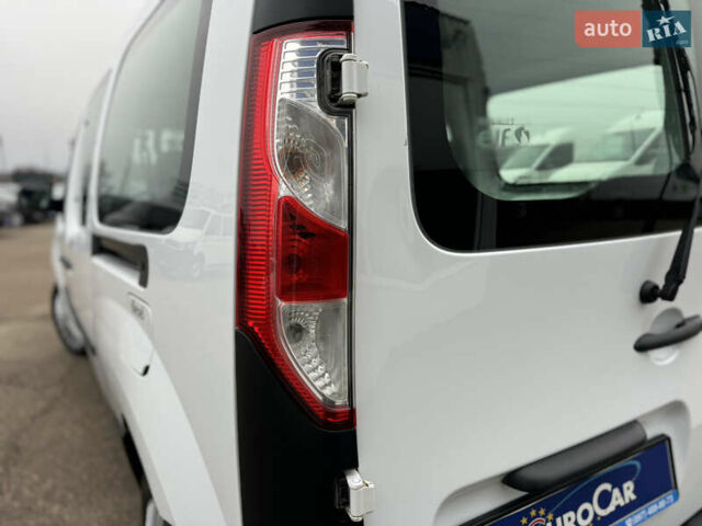 Белый Рено Кенгу, объемом двигателя 1.5 л и пробегом 71 тыс. км за 14700 $, фото 32 на Automoto.ua