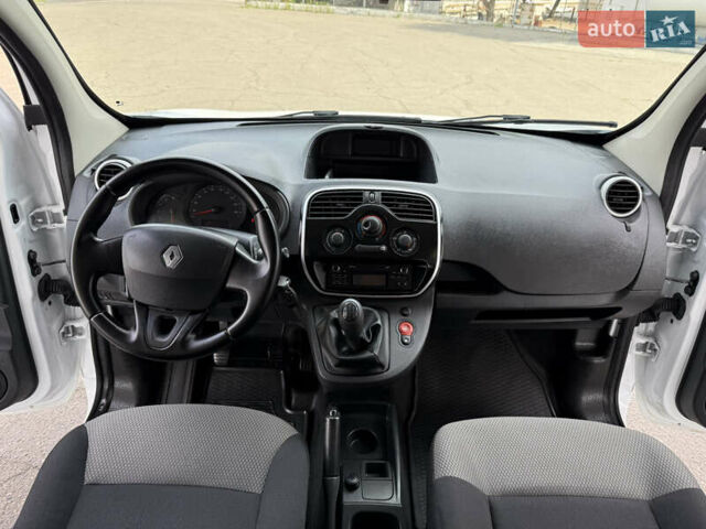 Белый Рено Кенгу, объемом двигателя 1.5 л и пробегом 117 тыс. км за 12999 $, фото 4 на Automoto.ua