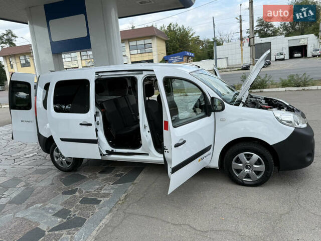 Белый Рено Кенгу, объемом двигателя 1.5 л и пробегом 117 тыс. км за 12999 $, фото 95 на Automoto.ua