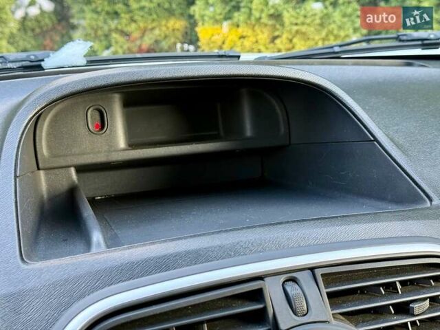 Белый Рено Кенгу, объемом двигателя 0 л и пробегом 75 тыс. км за 9999 $, фото 23 на Automoto.ua