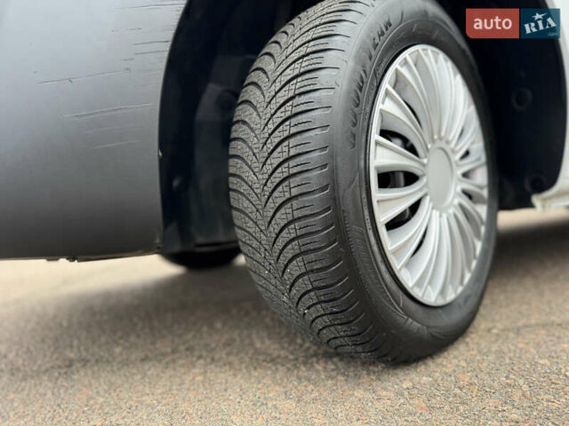 Белый Рено Кенгу, объемом двигателя 1.5 л и пробегом 71 тыс. км за 14700 $, фото 16 на Automoto.ua