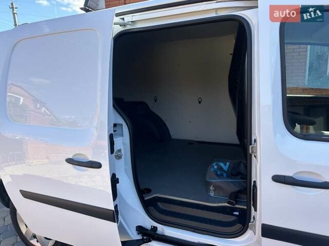 Білий Рено Кєнгу, об'ємом двигуна 0 л та пробігом 29 тис. км за 12300 $, фото 35 на Automoto.ua