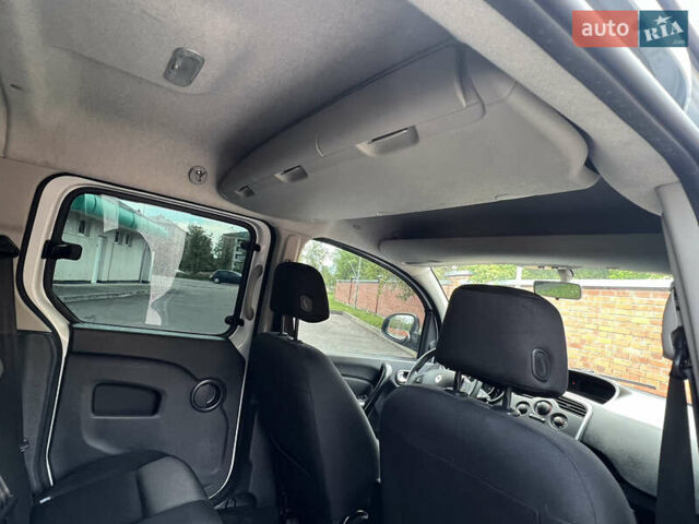 Белый Рено Кенгу, объемом двигателя 1.5 л и пробегом 172 тыс. км за 12999 $, фото 45 на Automoto.ua