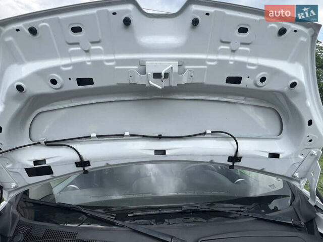 Белый Рено Кенгу, объемом двигателя 1.46 л и пробегом 140 тыс. км за 11799 $, фото 40 на Automoto.ua