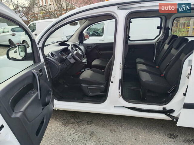 Білий Рено Кєнгу, об'ємом двигуна 0 л та пробігом 36 тис. км за 14200 $, фото 7 на Automoto.ua