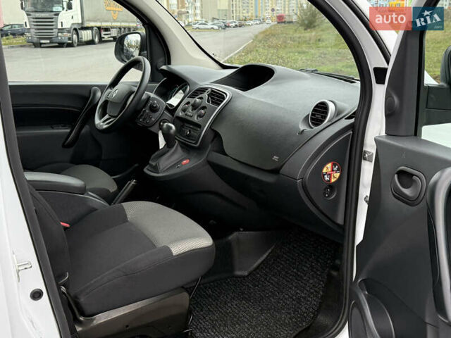 Белый Рено Кенгу, объемом двигателя 0 л и пробегом 11 тыс. км за 14799 $, фото 26 на Automoto.ua