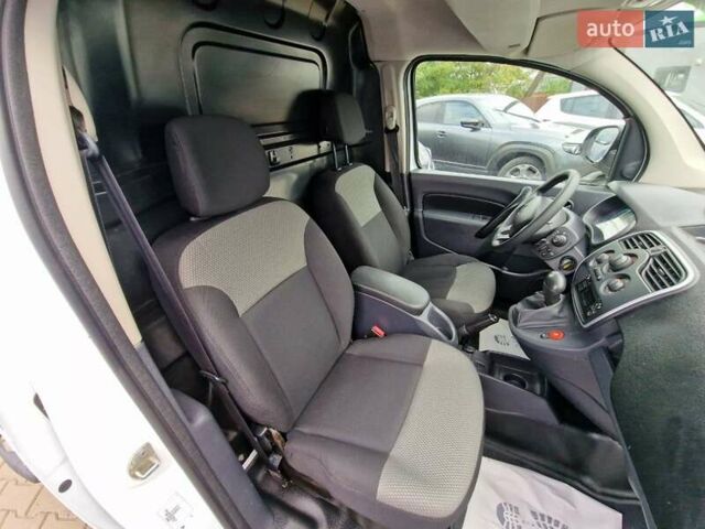 Белый Рено Кенгу, объемом двигателя 0 л и пробегом 105 тыс. км за 9100 $, фото 32 на Automoto.ua