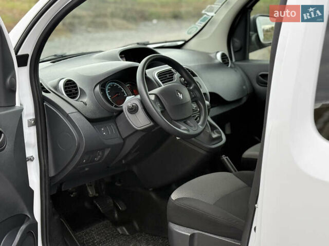Белый Рено Кенгу, объемом двигателя 0 л и пробегом 11 тыс. км за 14799 $, фото 16 на Automoto.ua