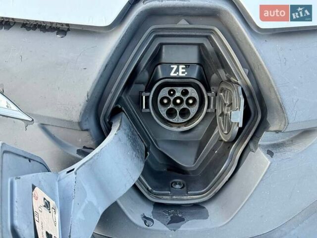 Белый Рено Кенгу, объемом двигателя 0 л и пробегом 75 тыс. км за 9999 $, фото 35 на Automoto.ua