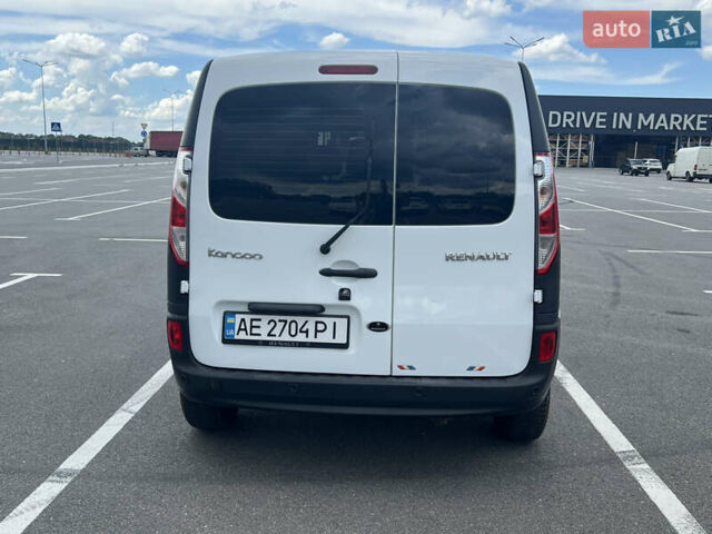 Белый Рено Кенгу, объемом двигателя 1.46 л и пробегом 140 тыс. км за 11799 $, фото 10 на Automoto.ua