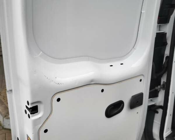 Белый Рено Кенгу, объемом двигателя 1.5 л и пробегом 200 тыс. км за 12900 $, фото 42 на Automoto.ua