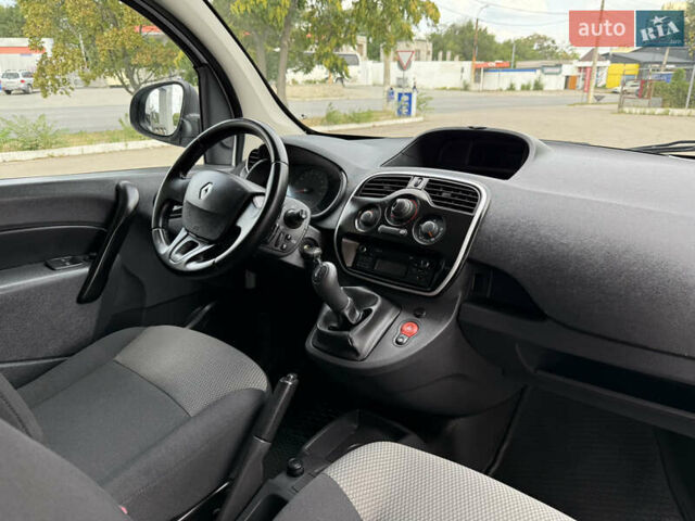 Белый Рено Кенгу, объемом двигателя 1.5 л и пробегом 117 тыс. км за 12999 $, фото 48 на Automoto.ua