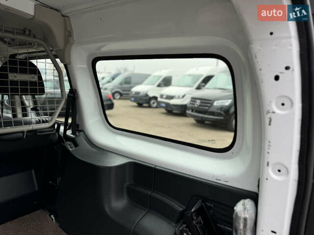 Белый Рено Кенгу, объемом двигателя 1.5 л и пробегом 71 тыс. км за 14700 $, фото 40 на Automoto.ua