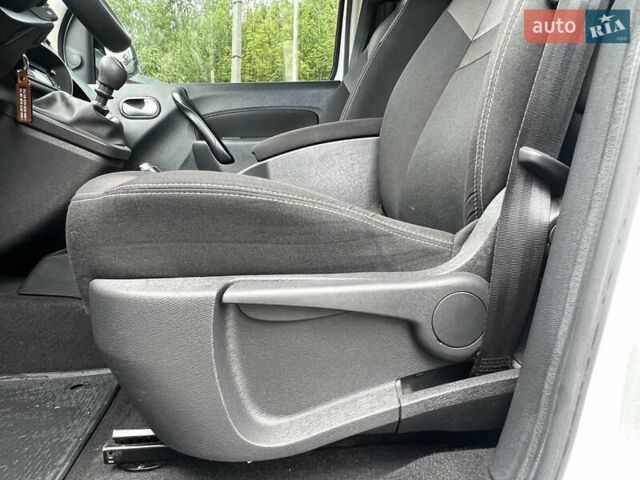 Белый Рено Кенгу, объемом двигателя 1.5 л и пробегом 172 тыс. км за 12999 $, фото 31 на Automoto.ua