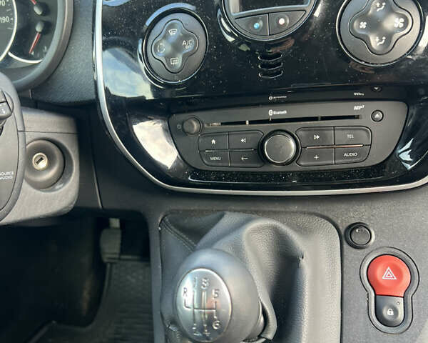 Рено Кенгу 2018 в Львове на Automoto.ua Белый Рено Кенгу, объемом двигателя 1.5 л и пробегом 200 тыс. км за 12300 $, фото 18 на Automoto.ua