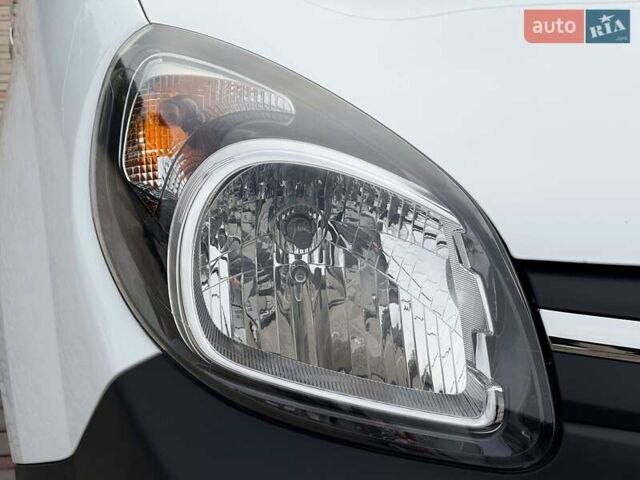 Білий Рено Кєнгу, об'ємом двигуна 0 л та пробігом 31 тис. км за 8799 $, фото 9 на Automoto.ua