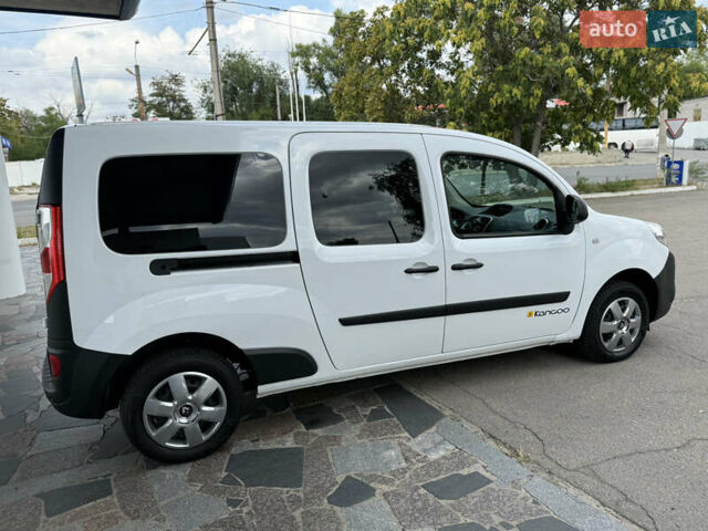 Белый Рено Кенгу, объемом двигателя 1.5 л и пробегом 117 тыс. км за 12999 $, фото 16 на Automoto.ua