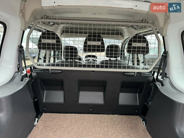 Белый Рено Кенгу, объемом двигателя 1.5 л и пробегом 71 тыс. км за 14700 $, фото 38 на Automoto.ua