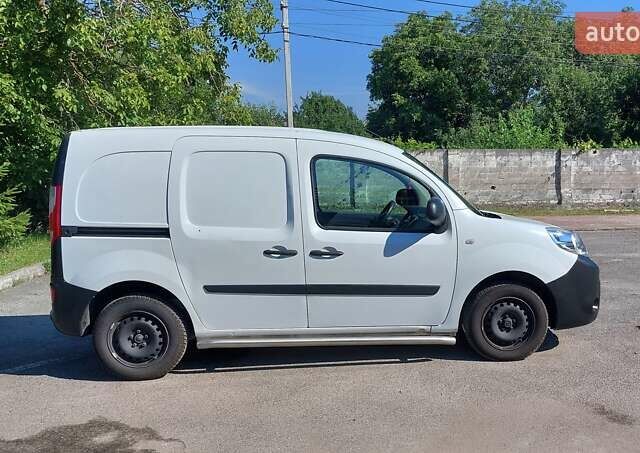 Белый Рено Кенгу, объемом двигателя 1.5 л и пробегом 253 тыс. км за 9400 $, фото 4 на Automoto.ua