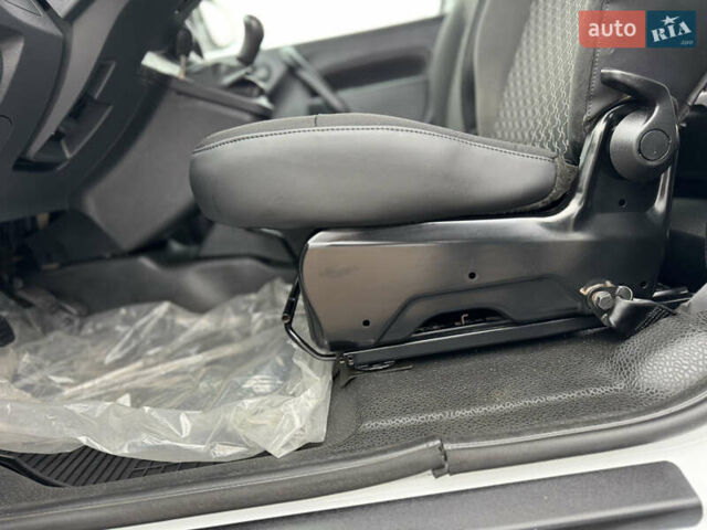 Белый Рено Кенгу, объемом двигателя 1.5 л и пробегом 71 тыс. км за 14700 $, фото 87 на Automoto.ua