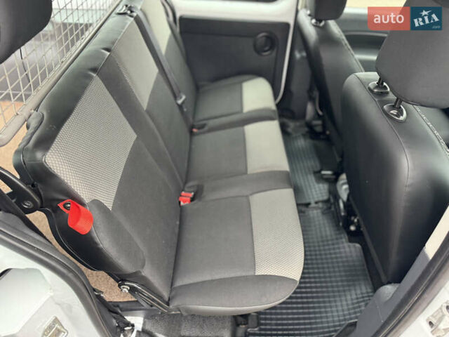 Белый Рено Кенгу, объемом двигателя 1.5 л и пробегом 71 тыс. км за 14700 $, фото 47 на Automoto.ua