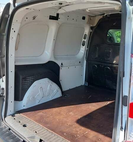 Белый Рено Кенгу, объемом двигателя 1.5 л и пробегом 253 тыс. км за 9400 $, фото 16 на Automoto.ua