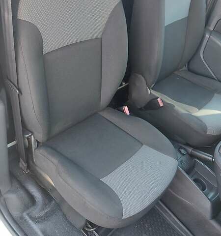 Белый Рено Кенгу, объемом двигателя 1.5 л и пробегом 253 тыс. км за 9400 $, фото 11 на Automoto.ua