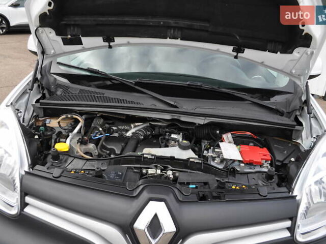 Рено Кенгу 2018 в Киеве на Automoto.ua Белый Рено Кенгу, объемом двигателя 1.5 л и пробегом 157 тыс. км за 15500 $, фото 27 на Automoto.ua