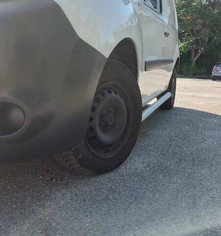 Белый Рено Кенгу, объемом двигателя 1.5 л и пробегом 253 тыс. км за 9400 $, фото 24 на Automoto.ua