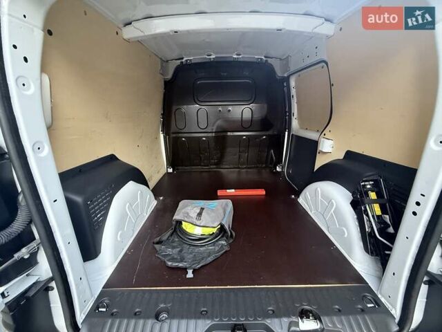Білий Рено Кєнгу, об'ємом двигуна 0 л та пробігом 23 тис. км за 9900 $, фото 32 на Automoto.ua