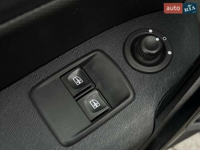 Білий Рено Кєнгу, об'ємом двигуна 0 л та пробігом 31 тис. км за 8799 $, фото 25 на Automoto.ua
