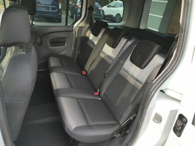 Белый Рено Кенгу, объемом двигателя 1.5 л и пробегом 125 тыс. км за 6170 $, фото 15 на Automoto.ua