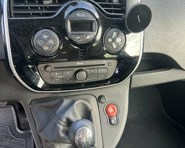 Рено Кенгу 2018 в Львове на Automoto.ua Белый Рено Кенгу, объемом двигателя 1.5 л и пробегом 200 тыс. км за 12300 $, фото 11 на Automoto.ua
