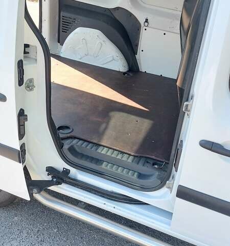 Белый Рено Кенгу, объемом двигателя 1.5 л и пробегом 253 тыс. км за 9400 $, фото 18 на Automoto.ua