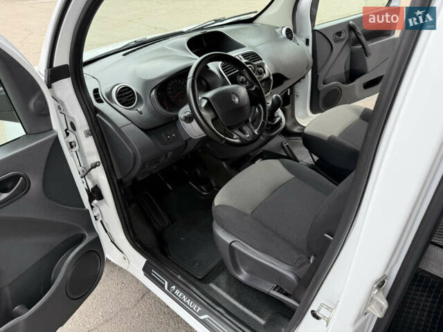 Белый Рено Кенгу, объемом двигателя 1.5 л и пробегом 117 тыс. км за 12999 $, фото 54 на Automoto.ua