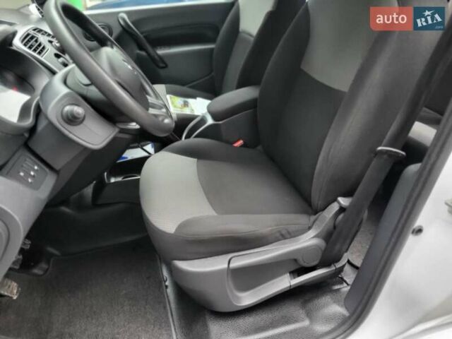 Белый Рено Кенгу, объемом двигателя 1.5 л и пробегом 200 тыс. км за 12900 $, фото 32 на Automoto.ua