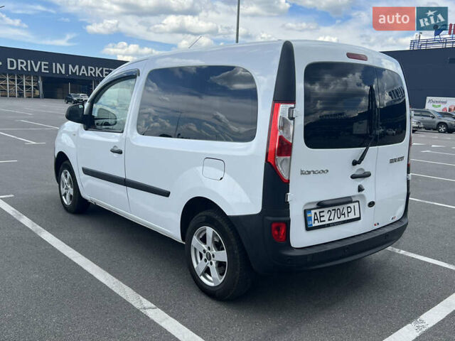 Белый Рено Кенгу, объемом двигателя 1.46 л и пробегом 140 тыс. км за 11799 $, фото 14 на Automoto.ua
