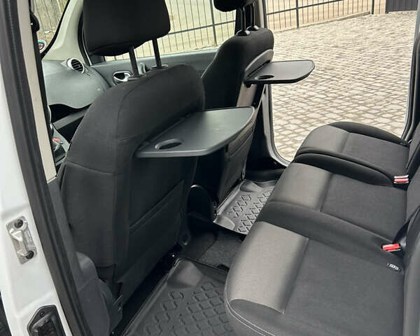 Белый Рено Кенгу, объемом двигателя 1.5 л и пробегом 167 тыс. км за 12900 $, фото 9 на Automoto.ua