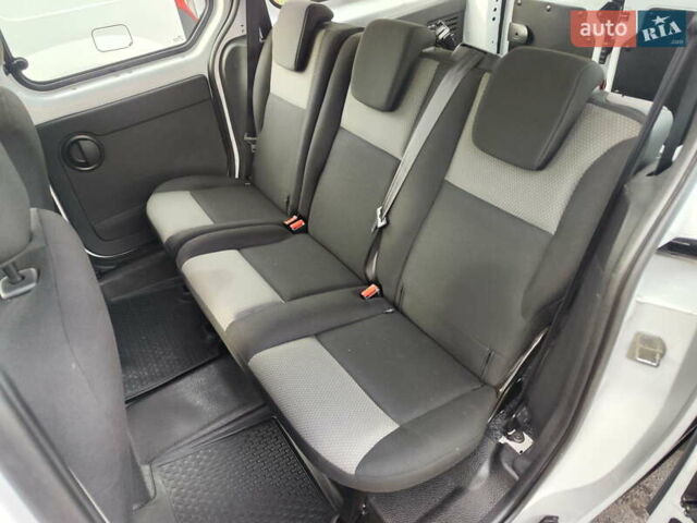 Білий Рено Кєнгу, об'ємом двигуна 0 л та пробігом 36 тис. км за 14200 $, фото 9 на Automoto.ua