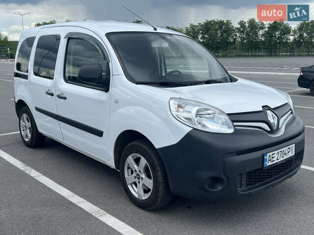 Белый Рено Кенгу, объемом двигателя 1.46 л и пробегом 140 тыс. км за 11799 $, фото 3 на Automoto.ua
