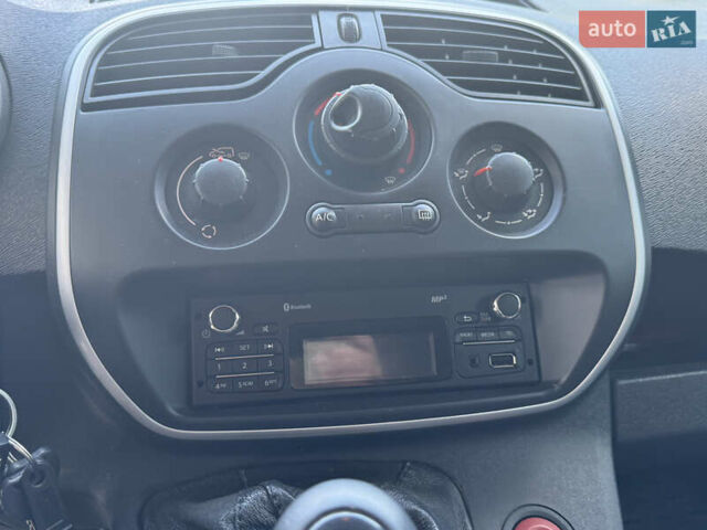 Белый Рено Кенгу, объемом двигателя 1.5 л и пробегом 270 тыс. км за 13500 $, фото 10 на Automoto.ua