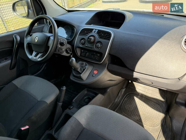 Белый Рено Кенгу, объемом двигателя 1.5 л и пробегом 250 тыс. км за 10700 $, фото 6 на Automoto.ua
