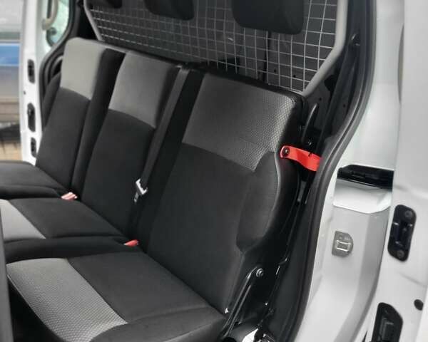 Белый Рено Кенгу, объемом двигателя 1.5 л и пробегом 200 тыс. км за 12900 $, фото 33 на Automoto.ua