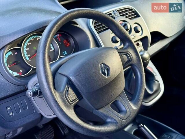 Белый Рено Кенгу, объемом двигателя 0 л и пробегом 75 тыс. км за 9999 $, фото 31 на Automoto.ua