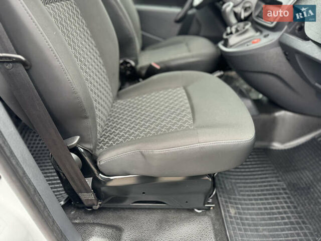 Белый Рено Кенгу, объемом двигателя 1.5 л и пробегом 71 тыс. км за 14700 $, фото 58 на Automoto.ua