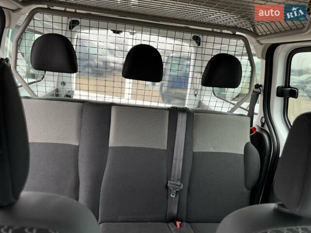 Белый Рено Кенгу, объемом двигателя 1.5 л и пробегом 71 тыс. км за 14700 $, фото 66 на Automoto.ua