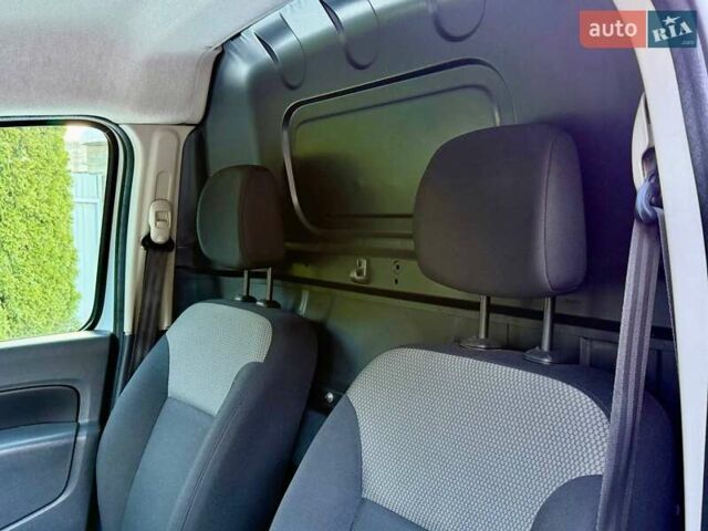 Белый Рено Кенгу, объемом двигателя 0 л и пробегом 75 тыс. км за 9999 $, фото 33 на Automoto.ua