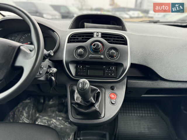 Белый Рено Кенгу, объемом двигателя 1.5 л и пробегом 71 тыс. км за 14700 $, фото 53 на Automoto.ua