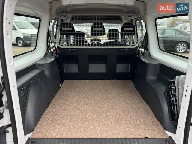 Белый Рено Кенгу, объемом двигателя 1.5 л и пробегом 71 тыс. км за 14700 $, фото 35 на Automoto.ua